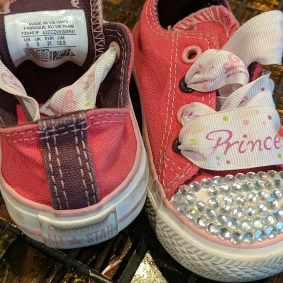 Toddler, size 5 converse - Picture 3 of 5